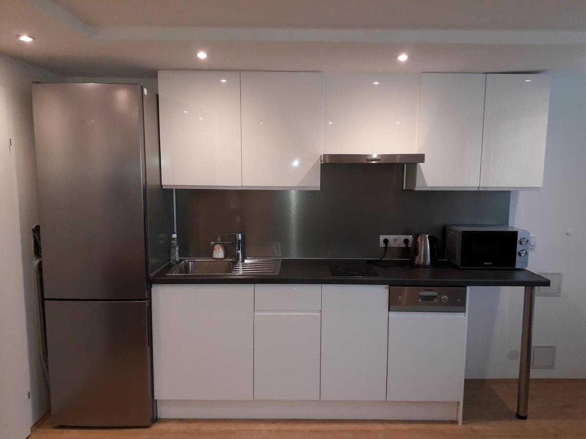Cosy Flat In The Quiet Area With Own Garden, Free Parking And Direct Public Transport Link To The Centre Lägenhet Wien Exteriör bild