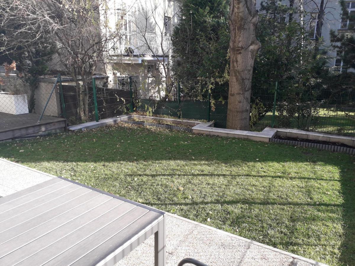 Cosy Flat In The Quiet Area With Own Garden, Free Parking And Direct Public Transport Link To The Centre Lägenhet Wien Exteriör bild