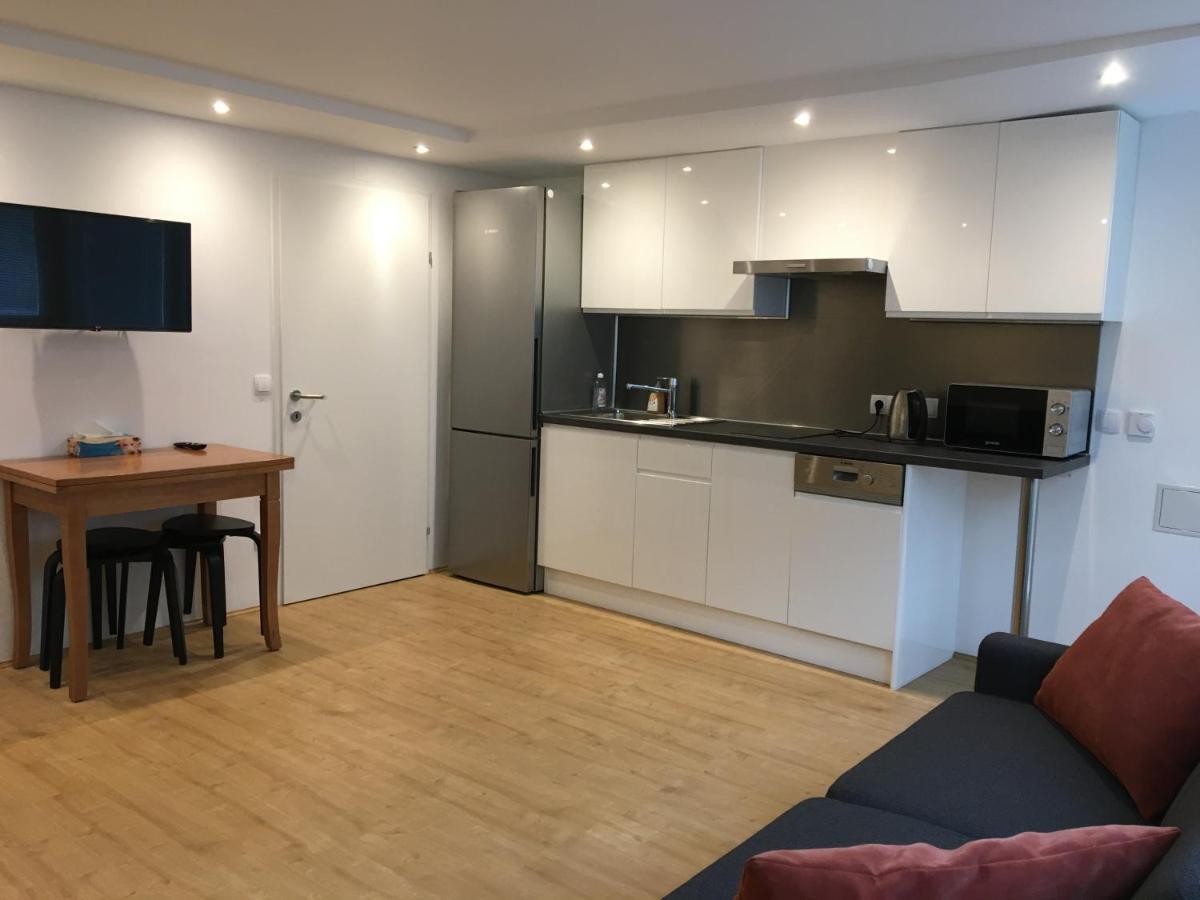 Cosy Flat In The Quiet Area With Own Garden, Free Parking And Direct Public Transport Link To The Centre Lägenhet Wien Exteriör bild