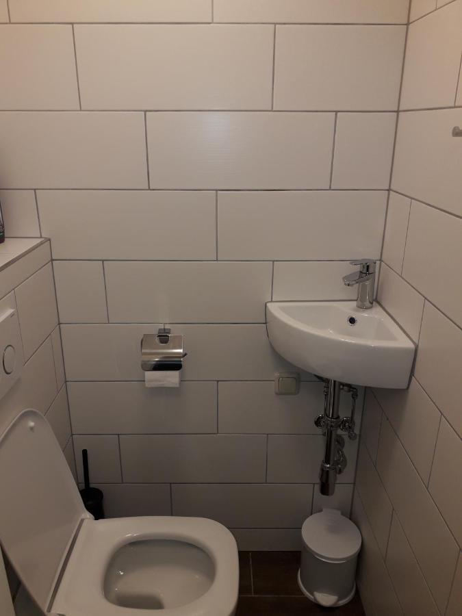 Cosy Flat In The Quiet Area With Own Garden, Free Parking And Direct Public Transport Link To The Centre Lägenhet Wien Exteriör bild