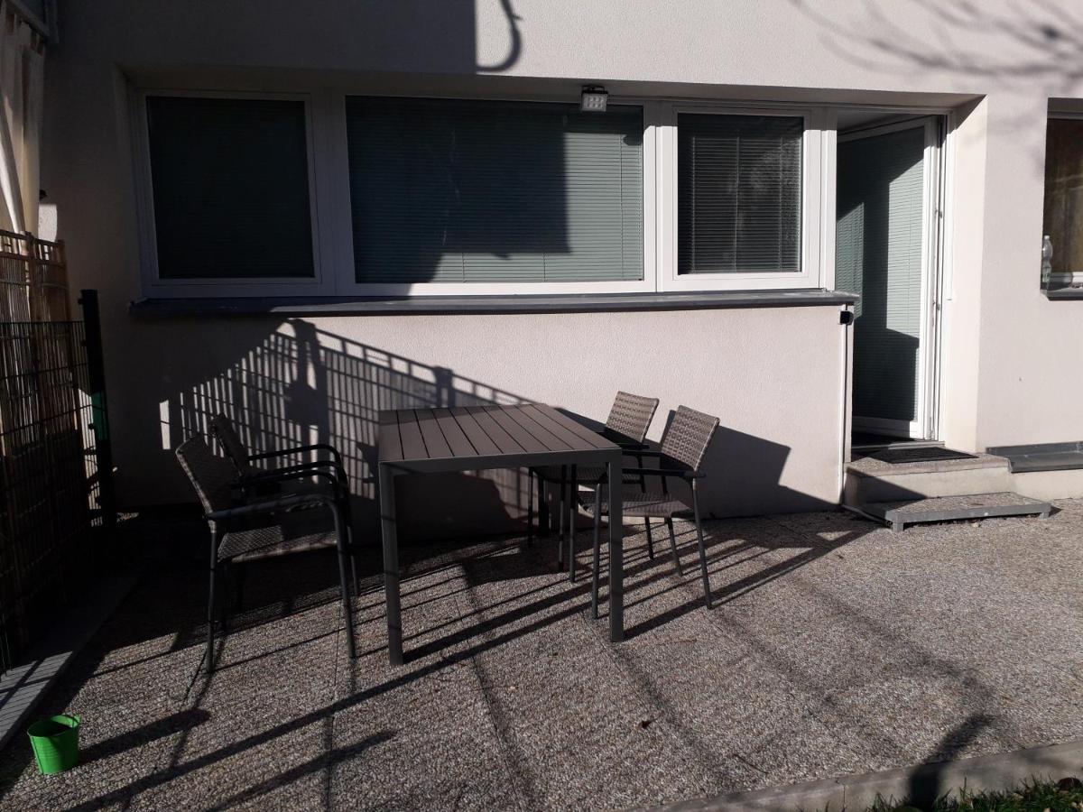 Cosy Flat In The Quiet Area With Own Garden, Free Parking And Direct Public Transport Link To The Centre Lägenhet Wien Exteriör bild